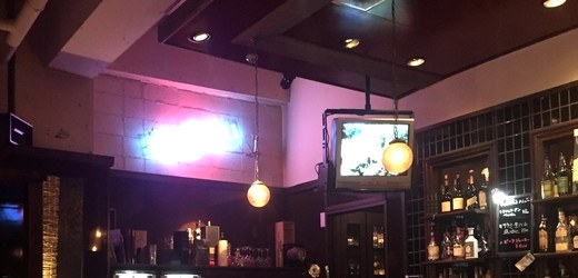 MILK HALLのバックバーとボトル棚